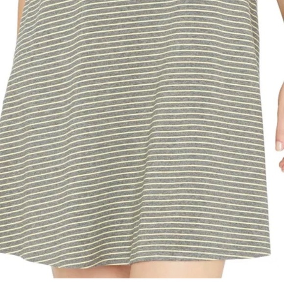 Sarah Liller Dress with pockets. - Picture 2 of 3